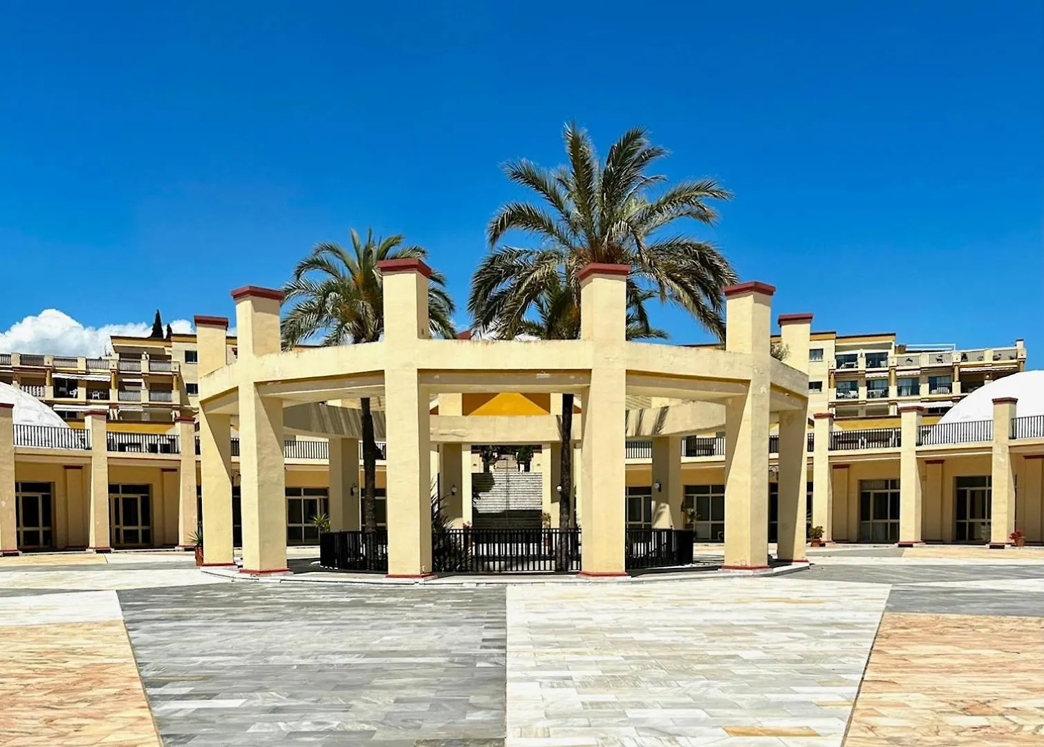 Marbella Nikkibeachfront Studio 0*,