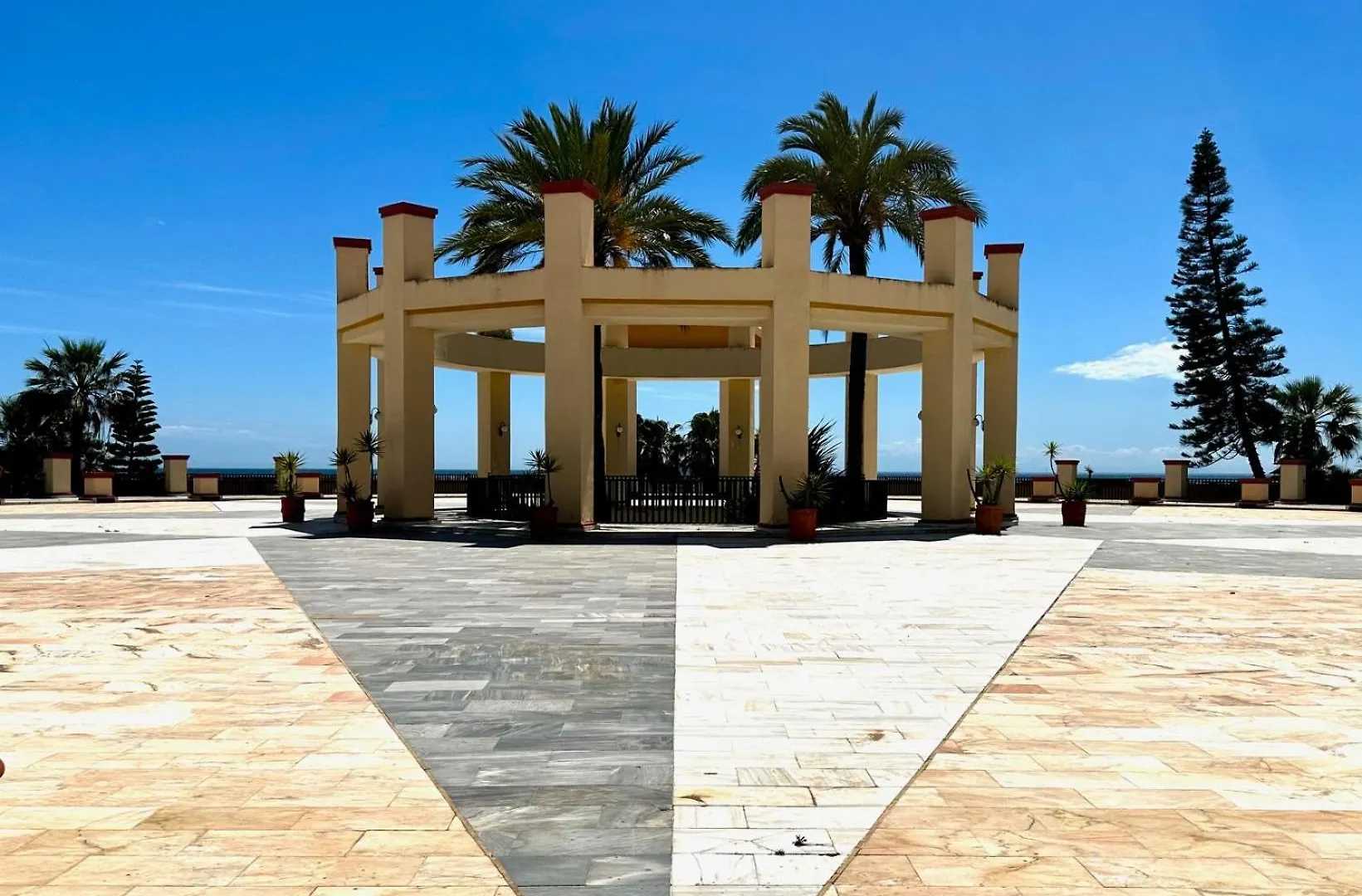 Marbella Nikkibeachfront Studio Apartamento